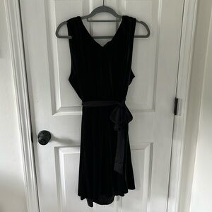 Black velvet dress from Draper James RSVP size XL with bow details.